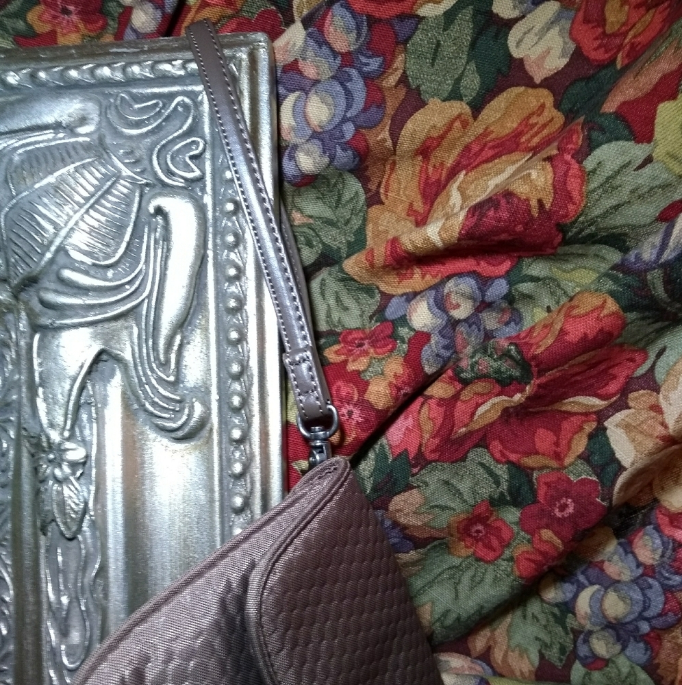 Smooth, Bubble Pattern Wristlet Clutch - image 8